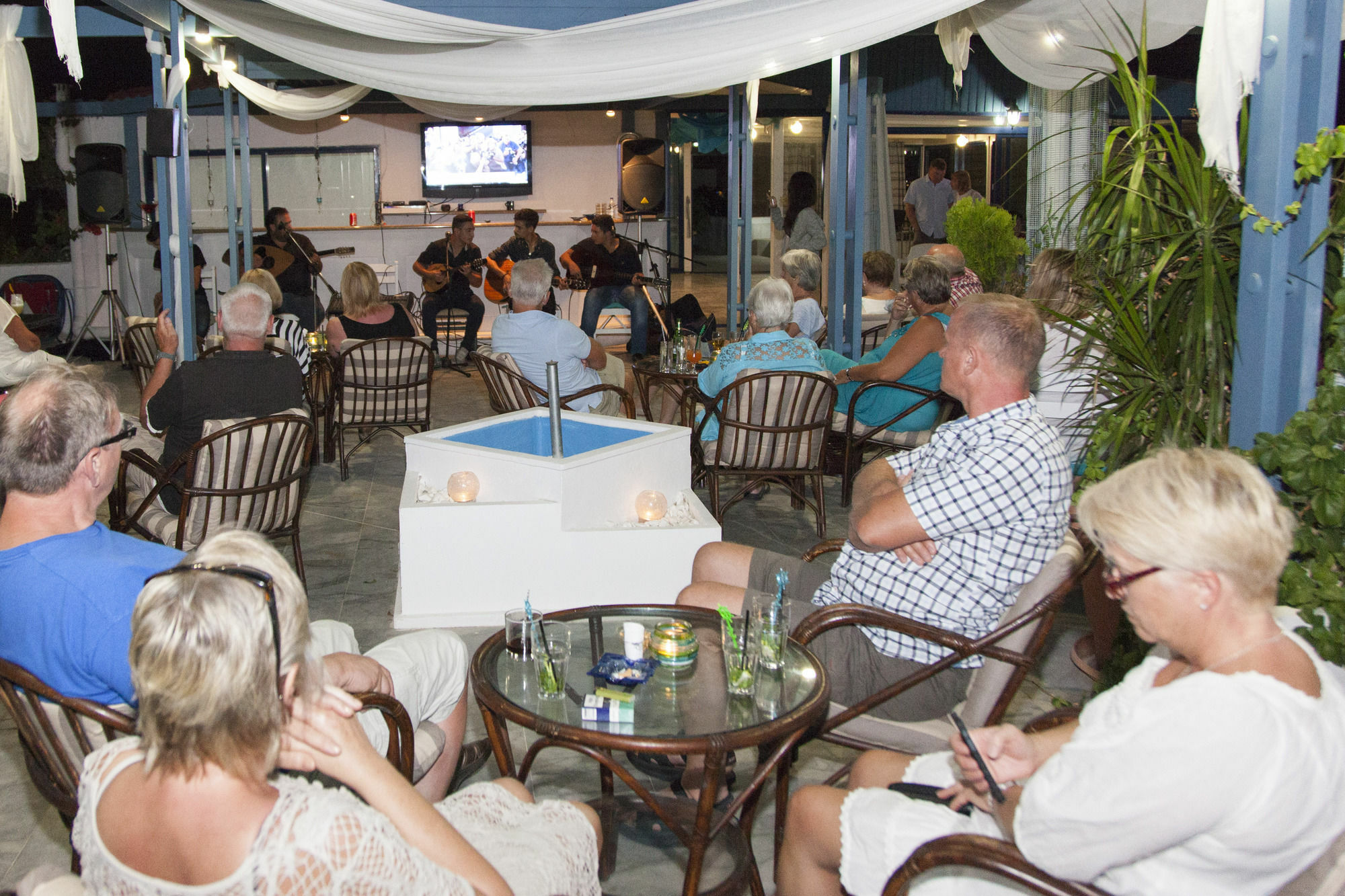 Seagull Hotel And Apartments Agia Marina Exterior foto